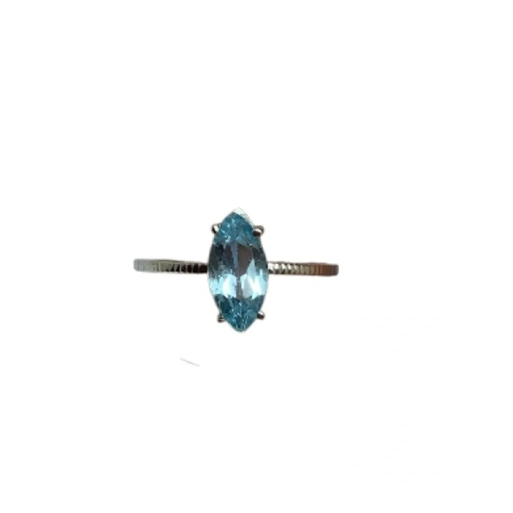 Sterling silver blue topaz ring